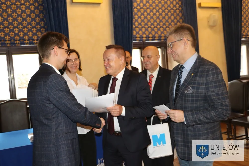 Uniejów: ruszył nabór wniosków o stypendia Burmistrza