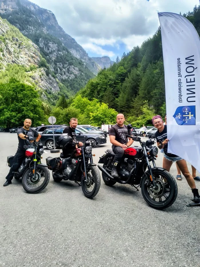 Z Uniejowa na Olimp i z powrotem – ponad 4000 km na jawach