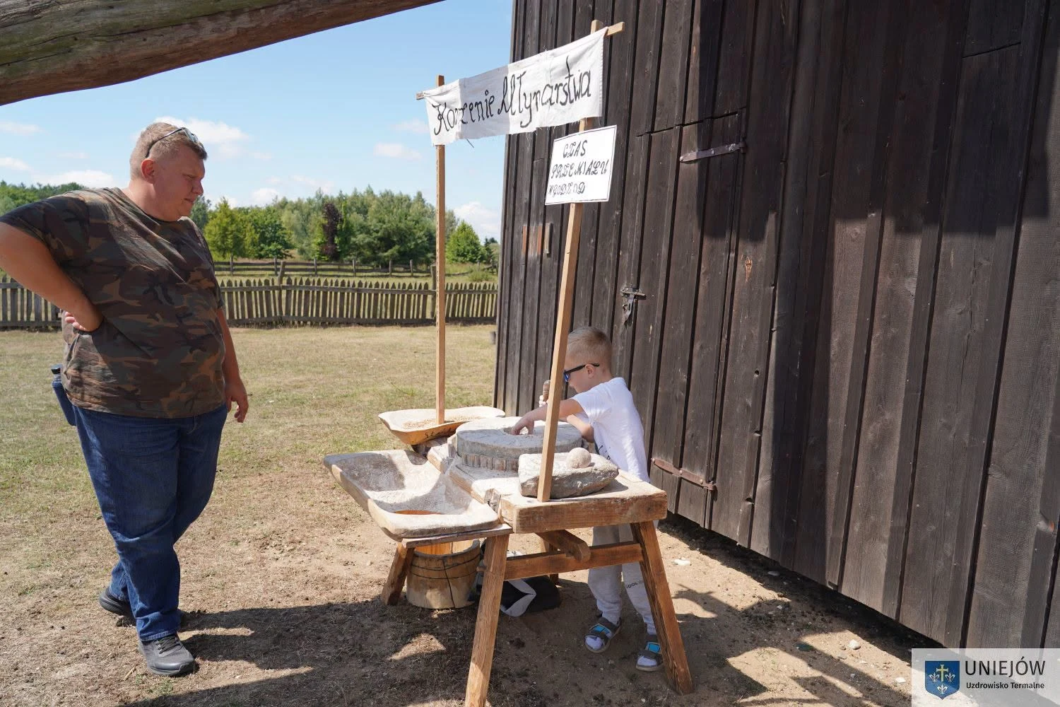 Pokaz mielenia ziarna w zabytkowym wiatraku – wstęp bezpłatny — zdjęcie 10