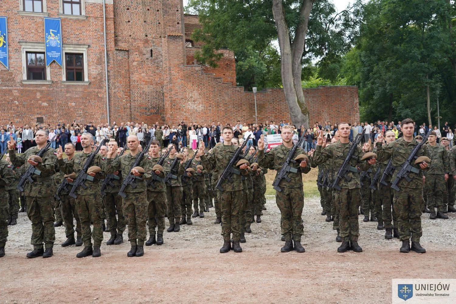 Ponad 100 żołnierzy złożyło przysięgę wojskową w Uniejowie — zdjęcie 17